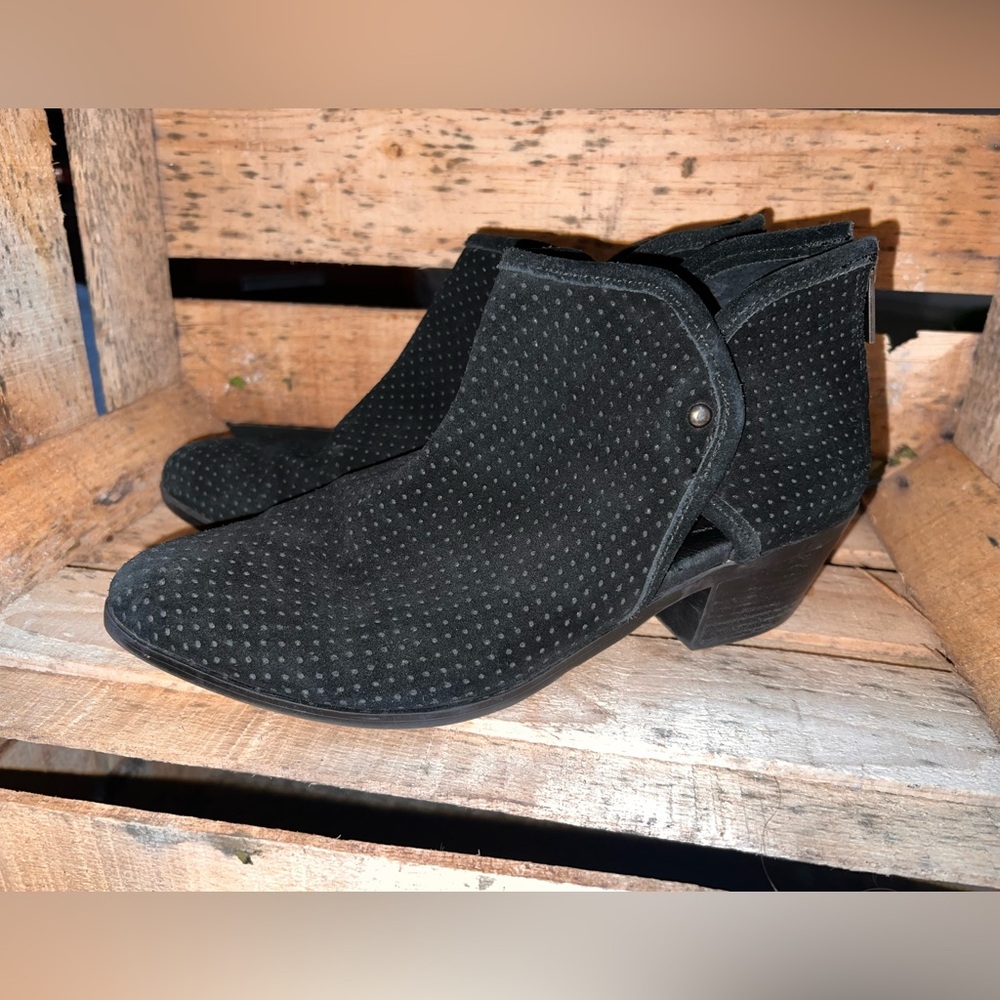 Adam Tucker By Me Too Womens 10 M Abbie Perf Ankle Bootie Black Suede Leather